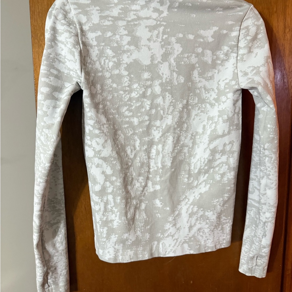 Fabletics Light Gray Patterned Long Sleeve Top - image 3
